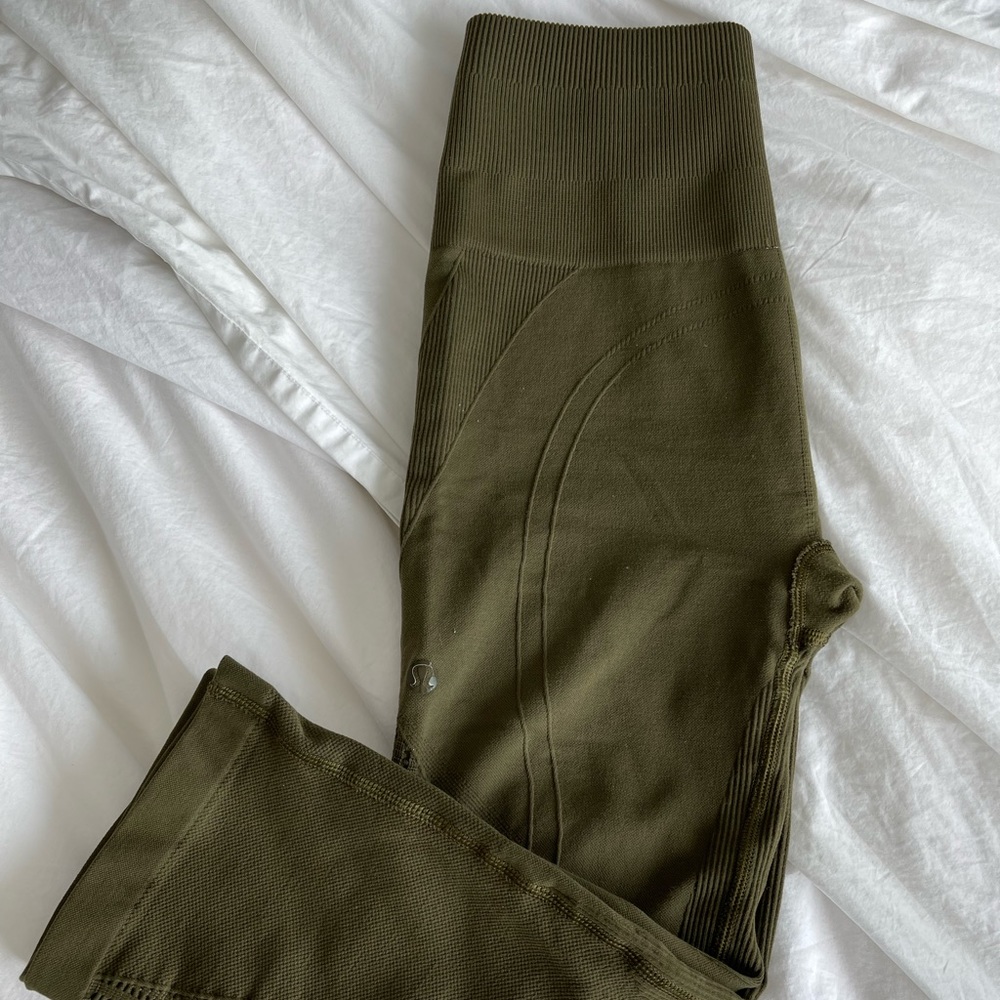 Lululemon cropped leggings. Size 6.